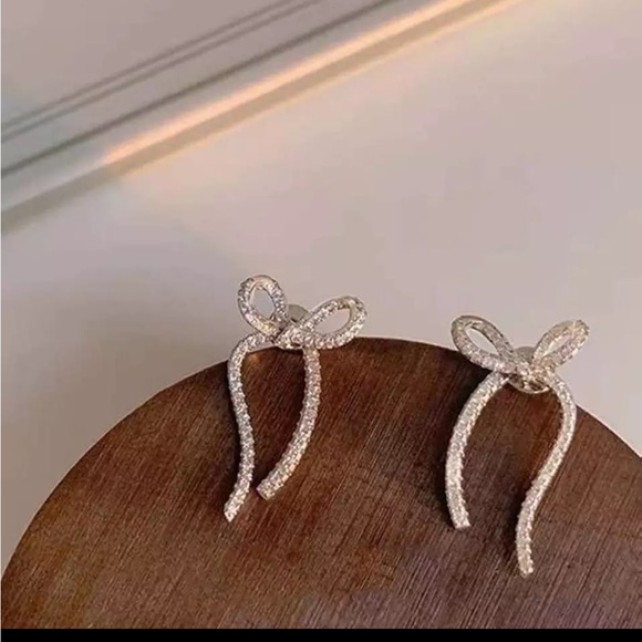 NWT Sparkle Bow Earrings - Picture 4 of 4
